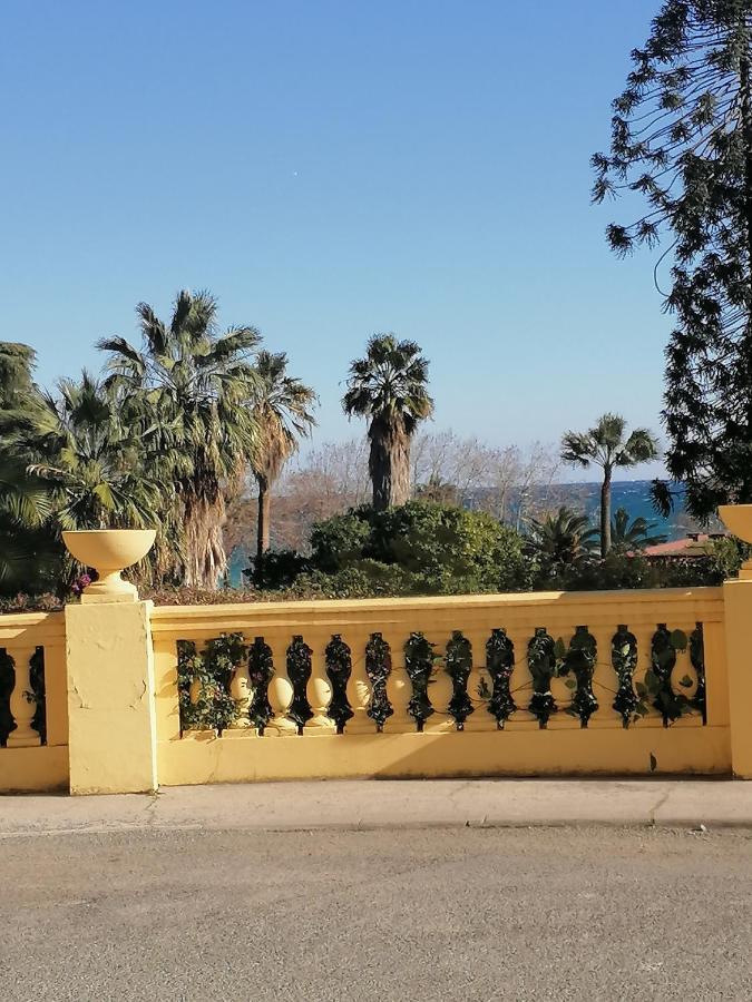 Imperial Palace Bord De Mer Menton Buitenkant foto
