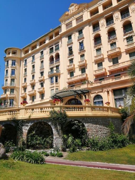 Imperial Palace Bord De Mer Menton Buitenkant foto